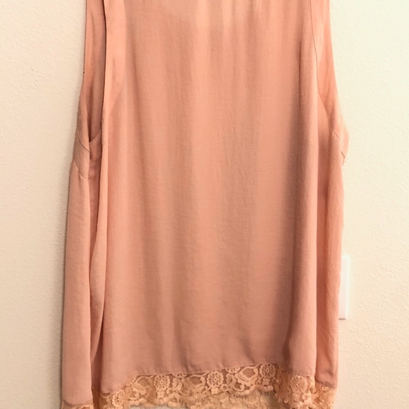 Blush Lace trimmed top - Picture 4 of 4